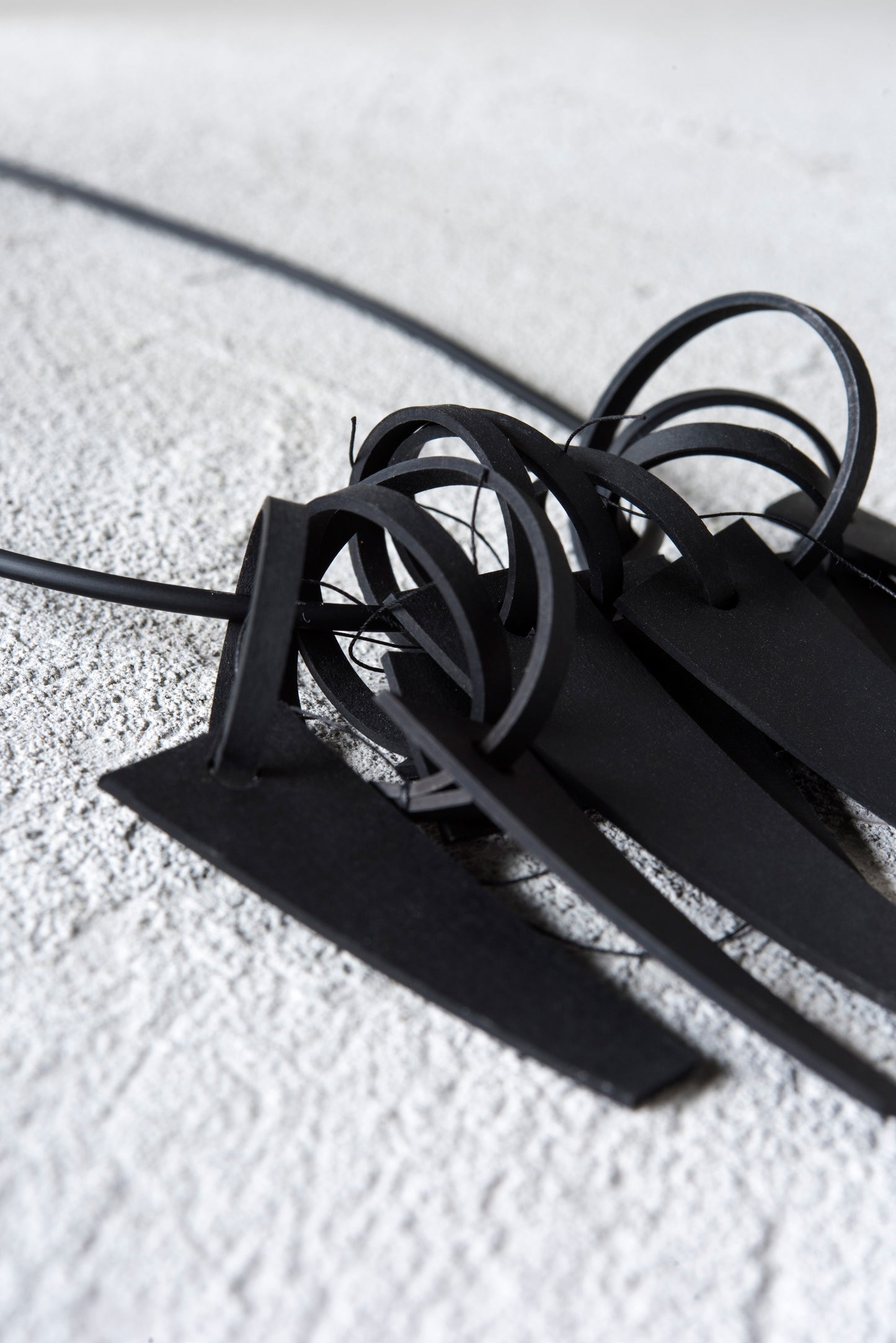 outline black necklace