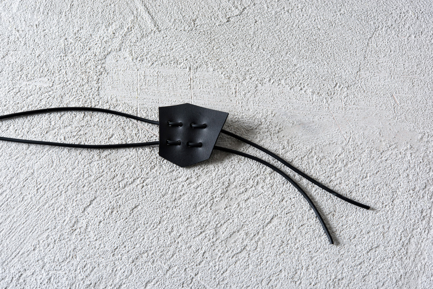 outline black necklace