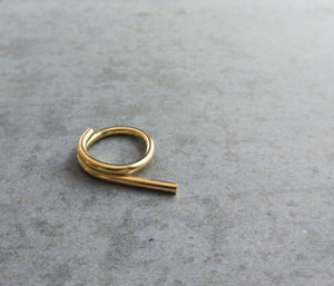 TWISTED ASYMMETRICAL GOLD RING